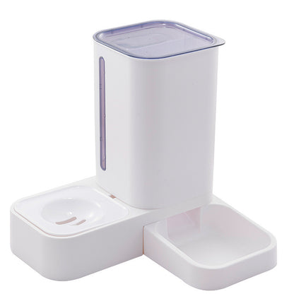 Dispensador automático con depósito de comida y agua para mascotas.