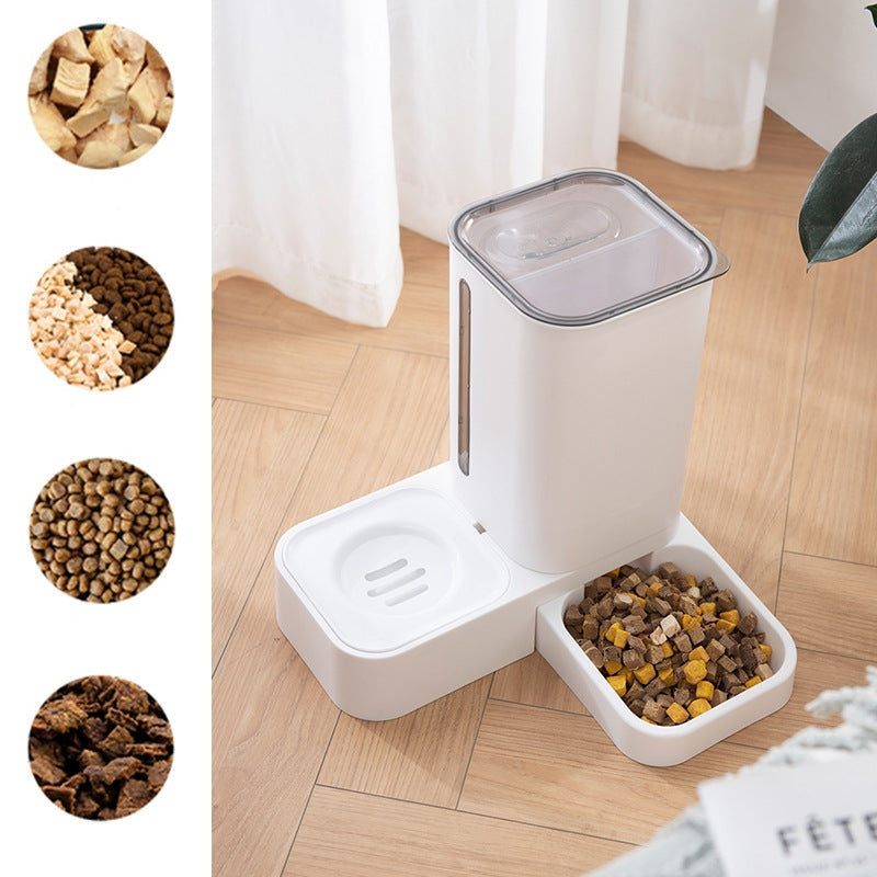 Dispensador automático con depósito de comida y agua para mascotas.